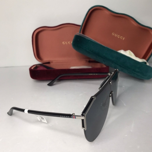New - 💯Original  GUCCI GG0291S 001 shield Gucci sunglass comes gold/Grey - Picture 7 of 16